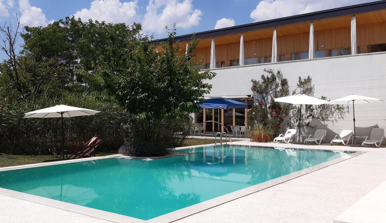 Hotel Gracanica Extérieur photo