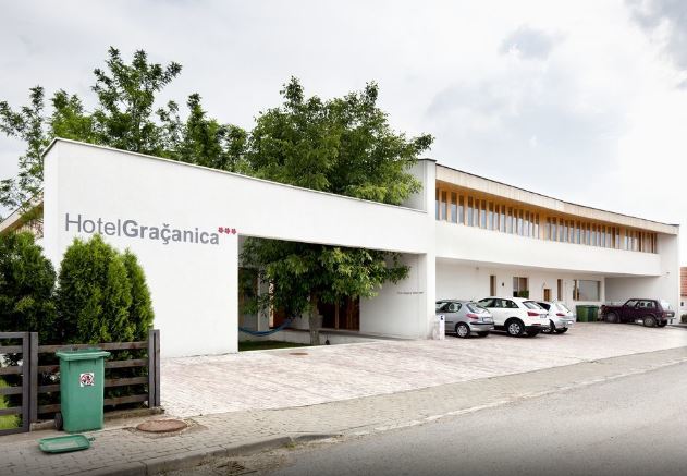 Hotel Gracanica Extérieur photo